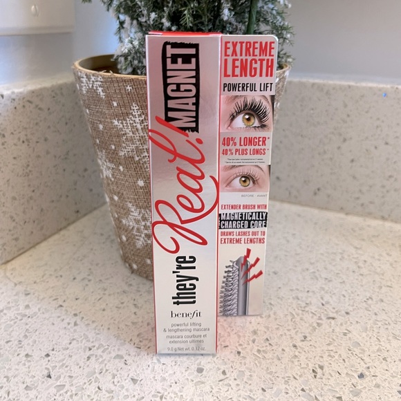 They're Real! Magnet Extreme Lengthening Mascara - Picture 4 of 7